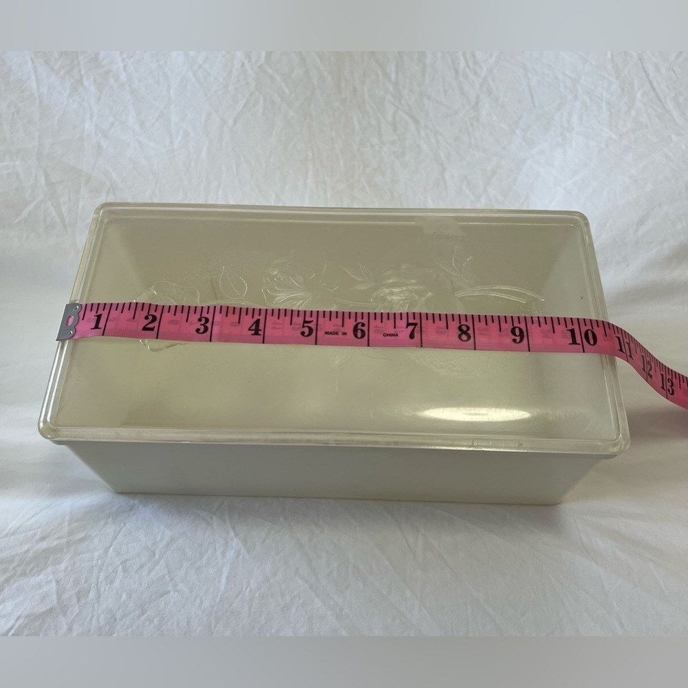 Vintage Wilson Wil-Hold Plastic Storage Box | White Embossed Roses - Picture 7 of 12